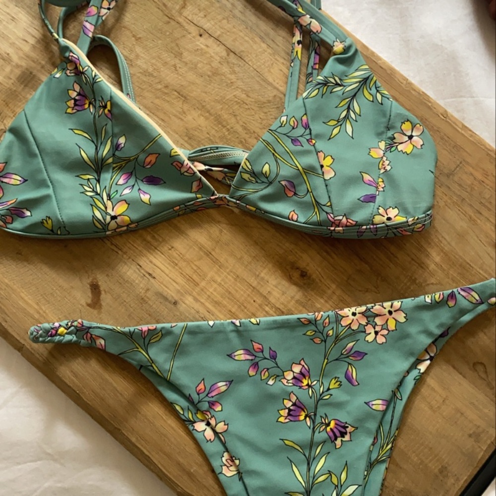 New Kulani Kini Floral Print